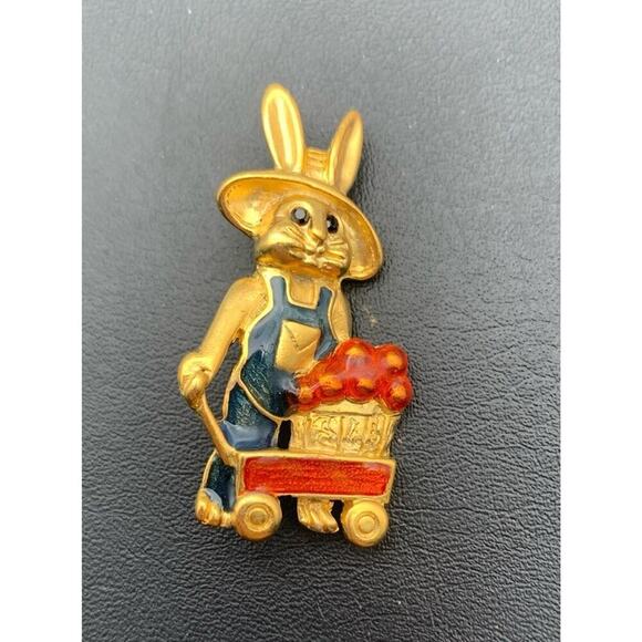 Vintage Danecraft Farmer Bunny Pin Brooch Gold Tone Rabbit Gardening Signed - Picture 1 of 5
